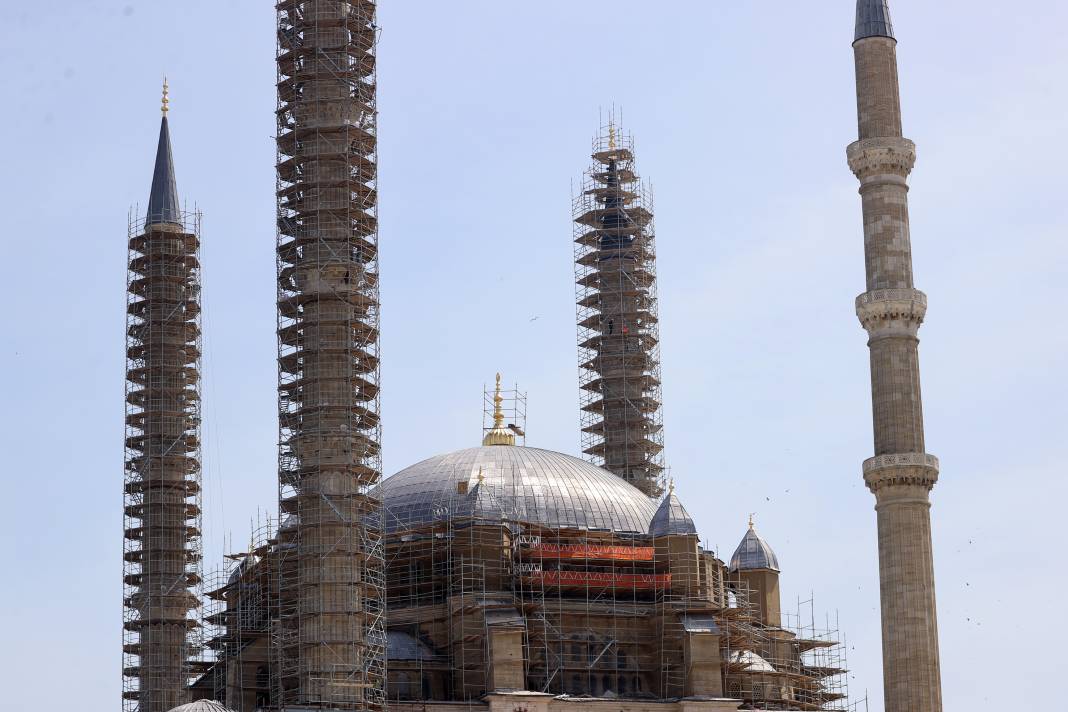 Selimiye Camisi'nin ana kubbe aleminin montajı tamamlandı 7